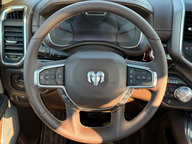 Ram 1500 Vehicle Full-screen Gallery Image 14