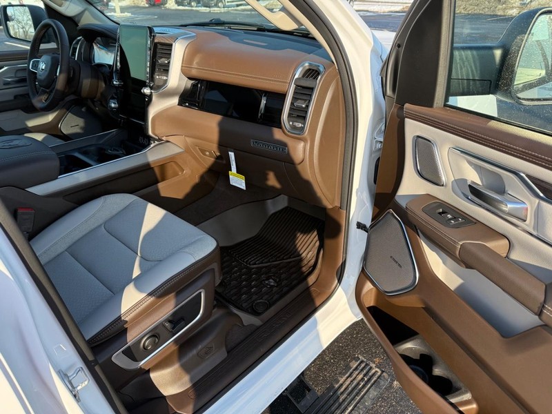 Ram 1500 Vehicle Full-screen Gallery Image 15