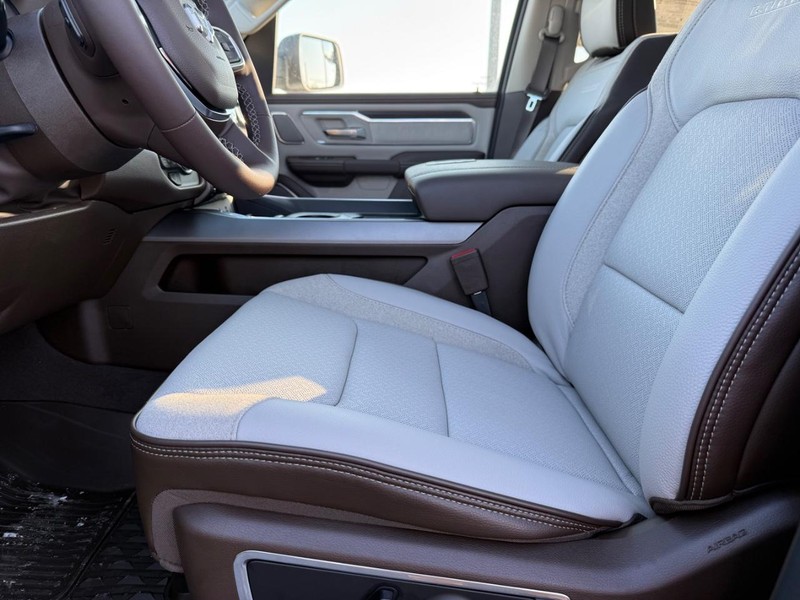 Ram 1500 Vehicle Full-screen Gallery Image 18