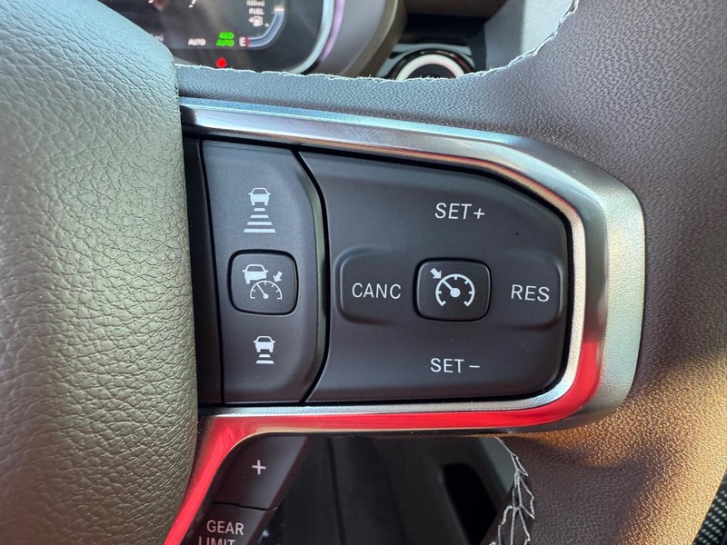 Ram 1500 Vehicle Full-screen Gallery Image 21