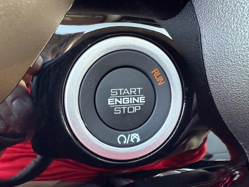 Ram 1500 Vehicle Full-screen Gallery Image 22