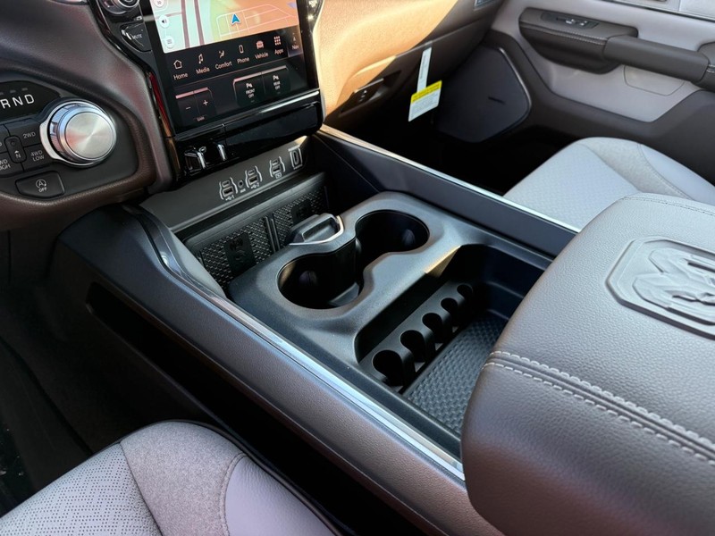 Ram 1500 Vehicle Full-screen Gallery Image 25