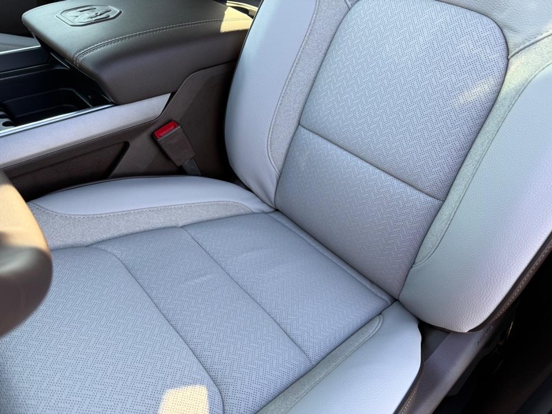 Ram 1500 Vehicle Full-screen Gallery Image 30