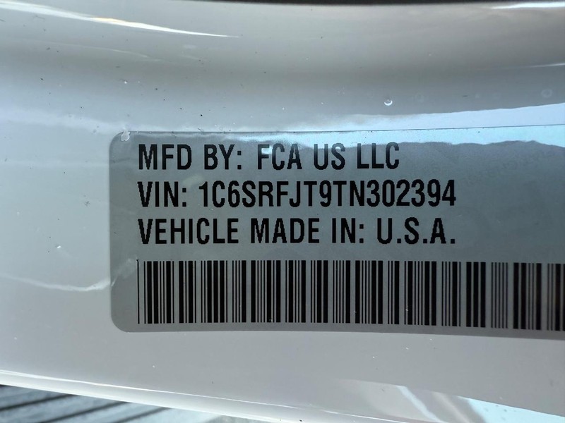 Ram 1500 Vehicle Full-screen Gallery Image 31