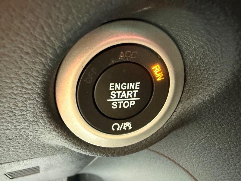 Chrysler Pacifica Vehicle Full-screen Gallery Image 25