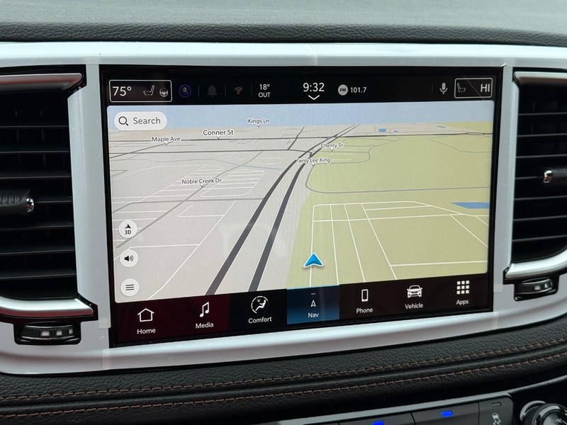 Chrysler Pacifica Vehicle Full-screen Gallery Image 26