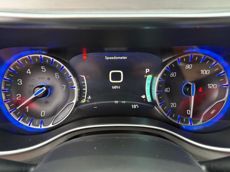 Chrysler Pacifica Vehicle Full-screen Gallery Image 31