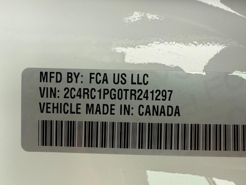 Chrysler Pacifica Vehicle Full-screen Gallery Image 34