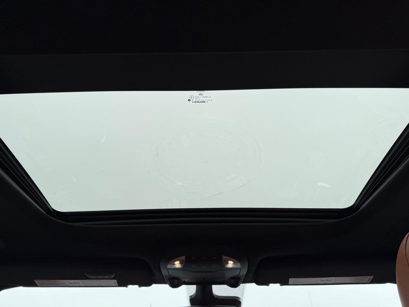 Chrysler Pacifica Vehicle Full-screen Gallery Image 14