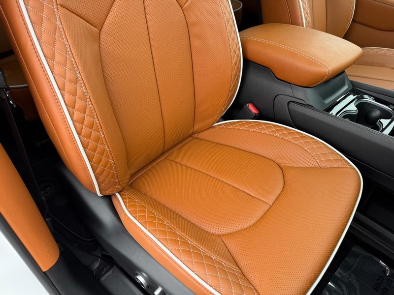 Chrysler Pacifica Vehicle Full-screen Gallery Image 18