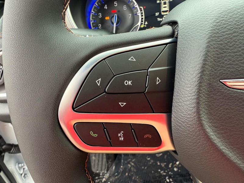 Chrysler Pacifica Vehicle Full-screen Gallery Image 22