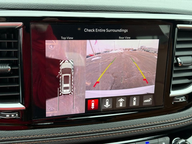 Chrysler Pacifica Vehicle Full-screen Gallery Image 26