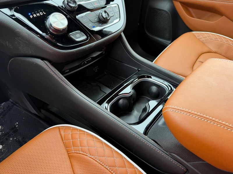 Chrysler Pacifica Vehicle Full-screen Gallery Image 28