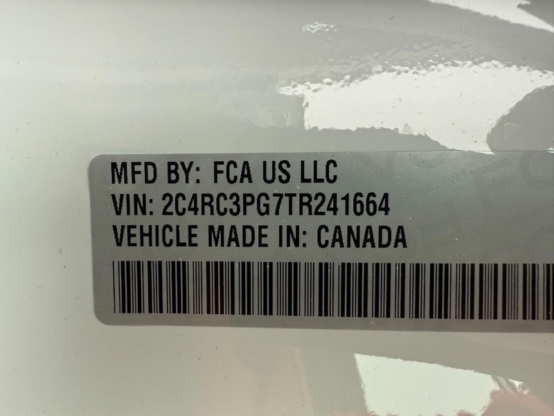 Chrysler Pacifica Vehicle Full-screen Gallery Image 33