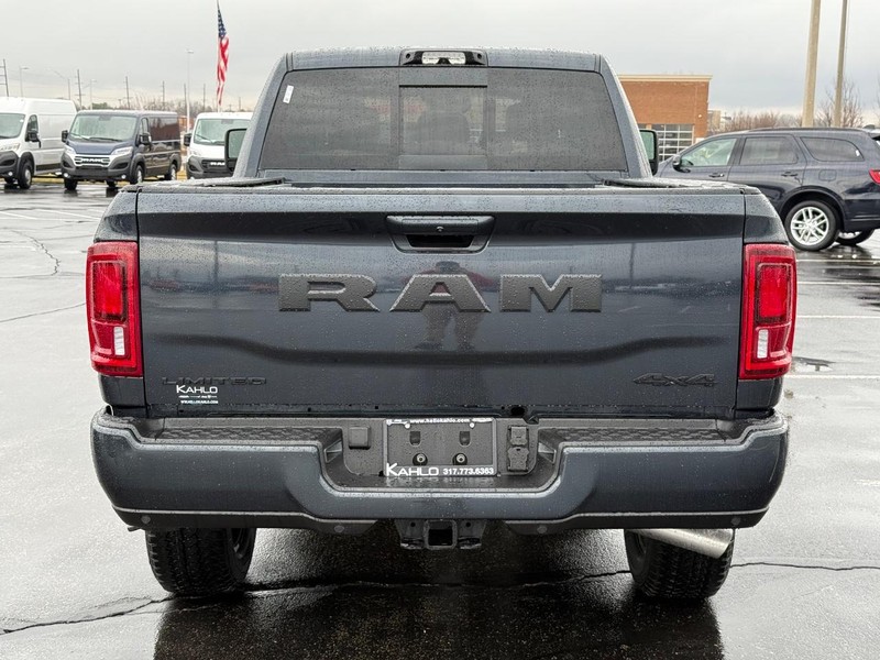 Ram 2500 Vehicle Full-screen Gallery Image 4