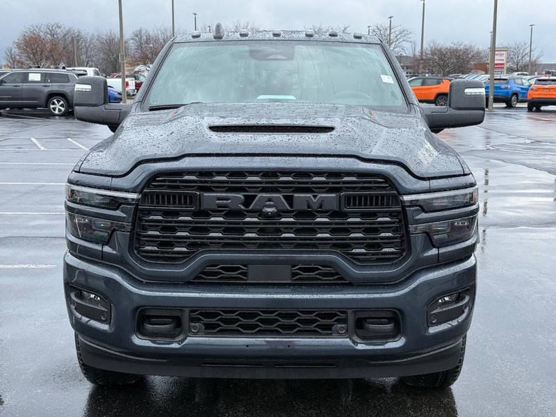 Ram 2500 Vehicle Full-screen Gallery Image 10