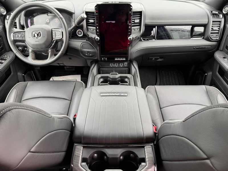 Ram 2500 Vehicle Full-screen Gallery Image 14