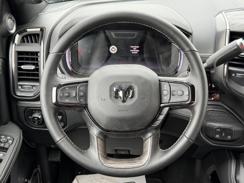 Ram 2500 Vehicle Full-screen Gallery Image 15