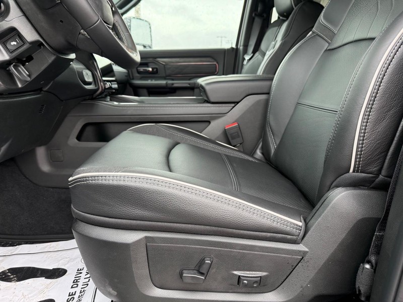 Ram 2500 Vehicle Full-screen Gallery Image 19