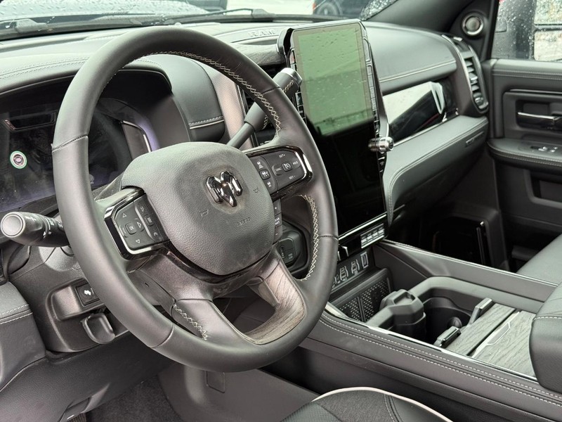 Ram 2500 Vehicle Full-screen Gallery Image 20