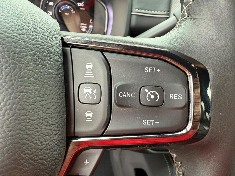 Ram 2500 Vehicle Full-screen Gallery Image 22