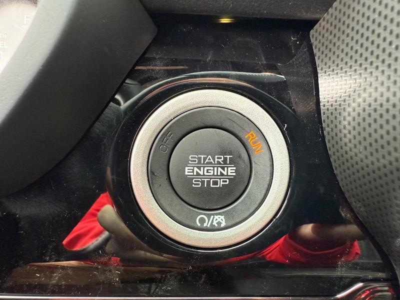 Ram 2500 Vehicle Full-screen Gallery Image 23