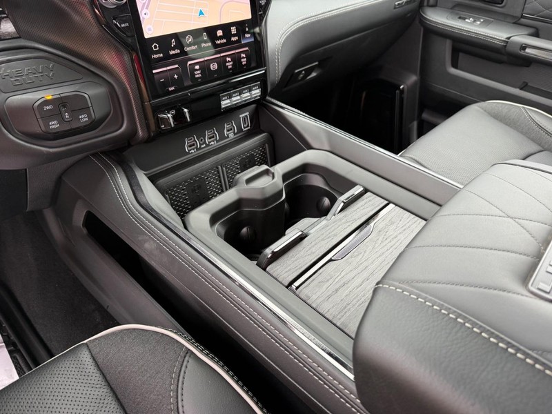 Ram 2500 Vehicle Full-screen Gallery Image 26