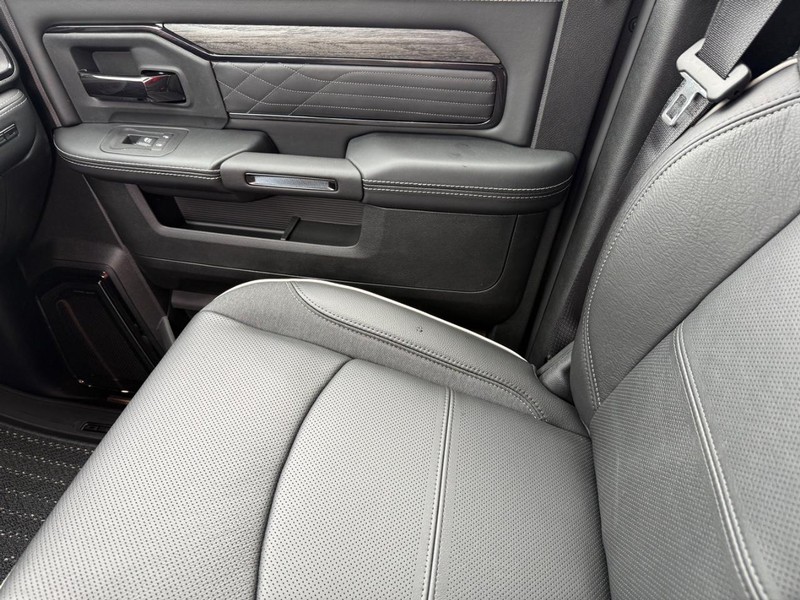 Ram 2500 Vehicle Full-screen Gallery Image 27