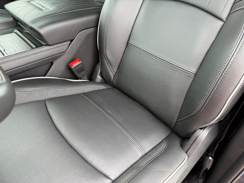 Ram 2500 Vehicle Full-screen Gallery Image 31