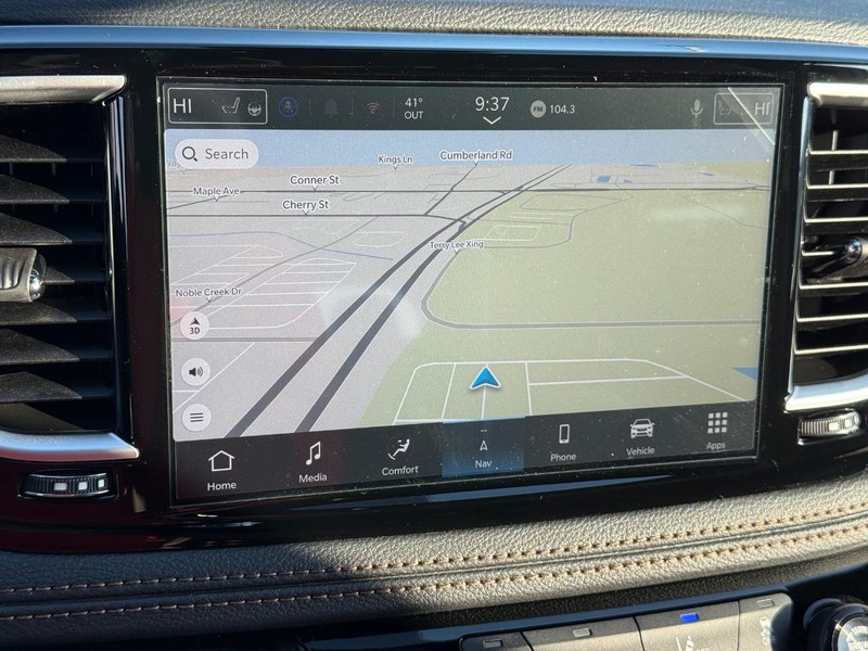 Chrysler Pacifica Vehicle Full-screen Gallery Image 25