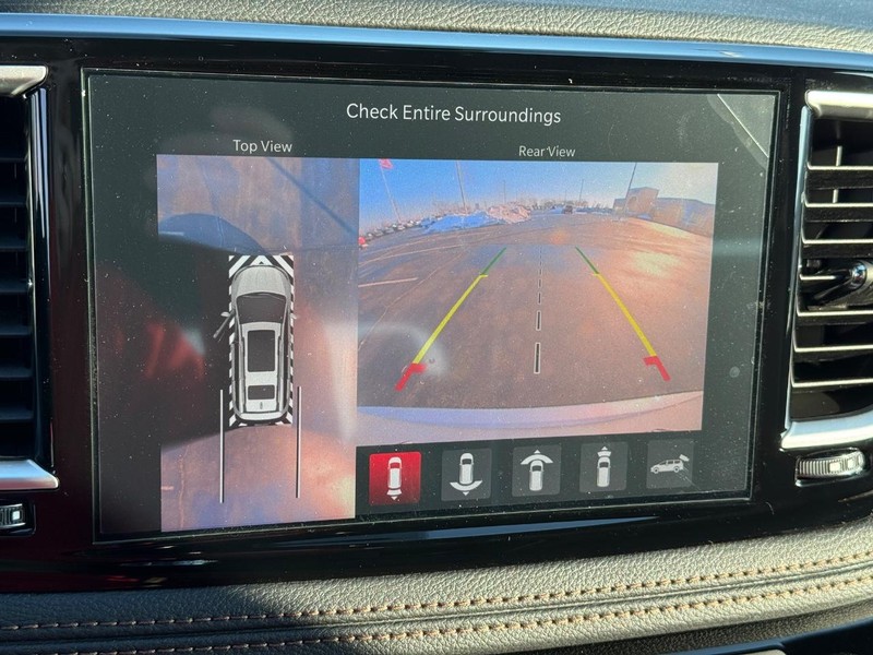 Chrysler Pacifica Vehicle Full-screen Gallery Image 26