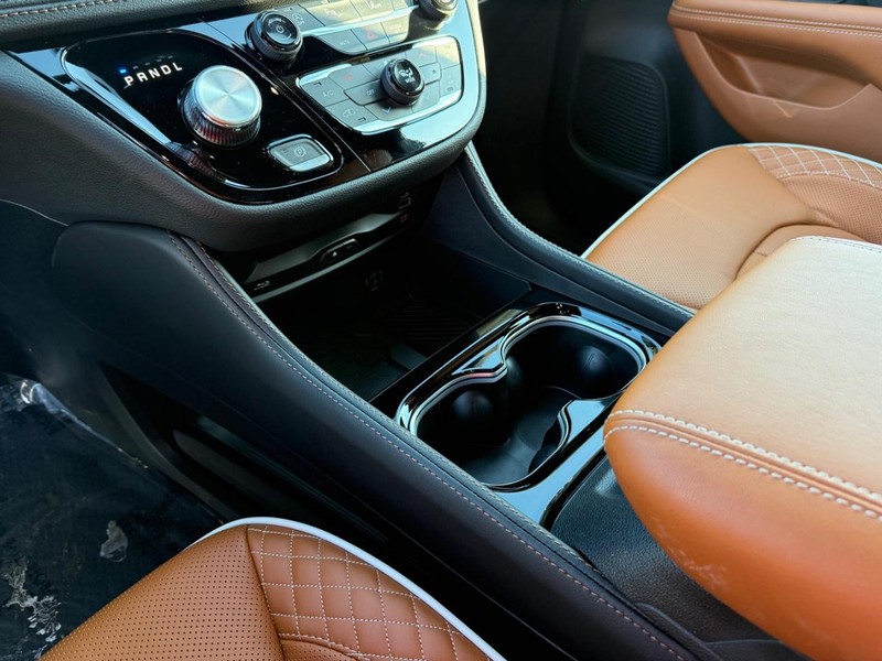 Chrysler Pacifica Vehicle Full-screen Gallery Image 28