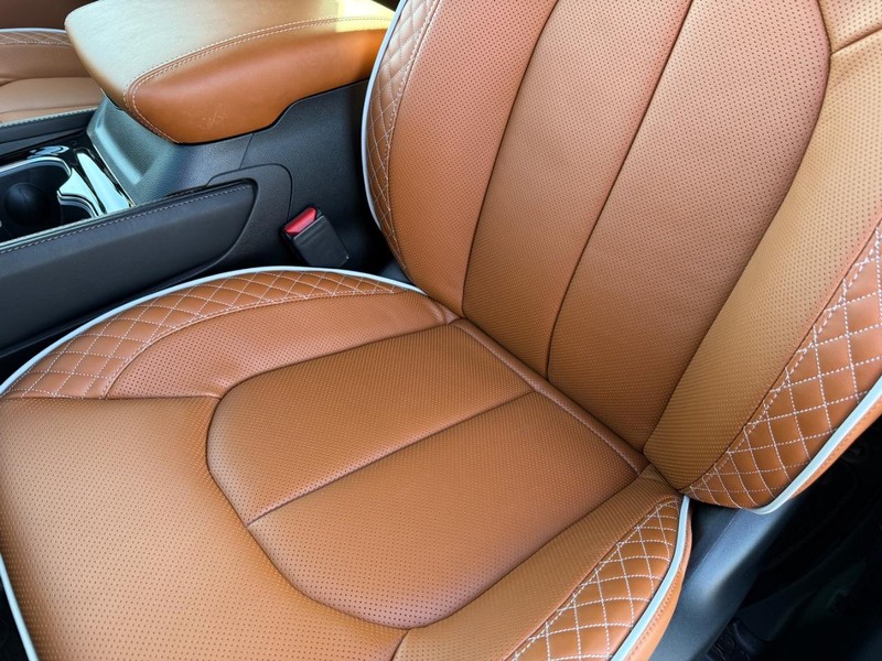 Chrysler Pacifica Vehicle Full-screen Gallery Image 32