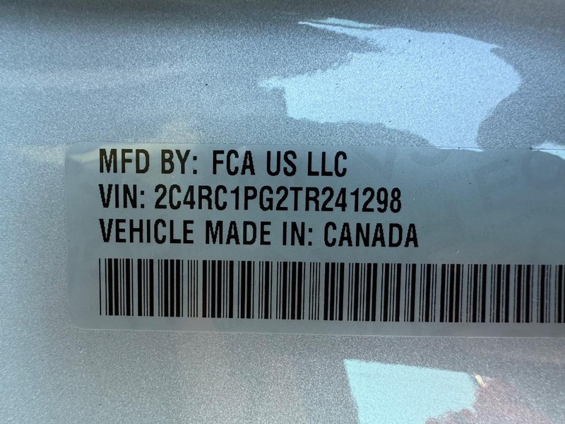 Chrysler Pacifica Vehicle Full-screen Gallery Image 33