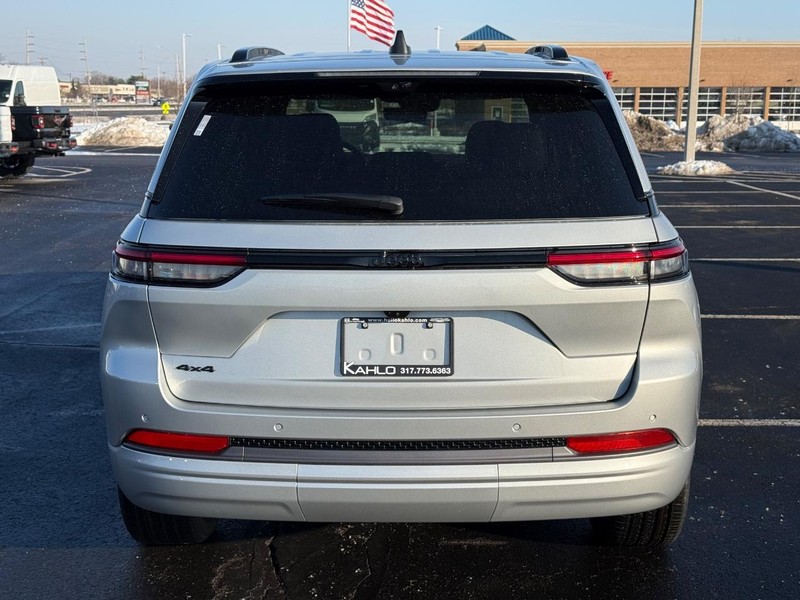 Jeep Grand Cherokee Vehicle Full-screen Gallery Image 4