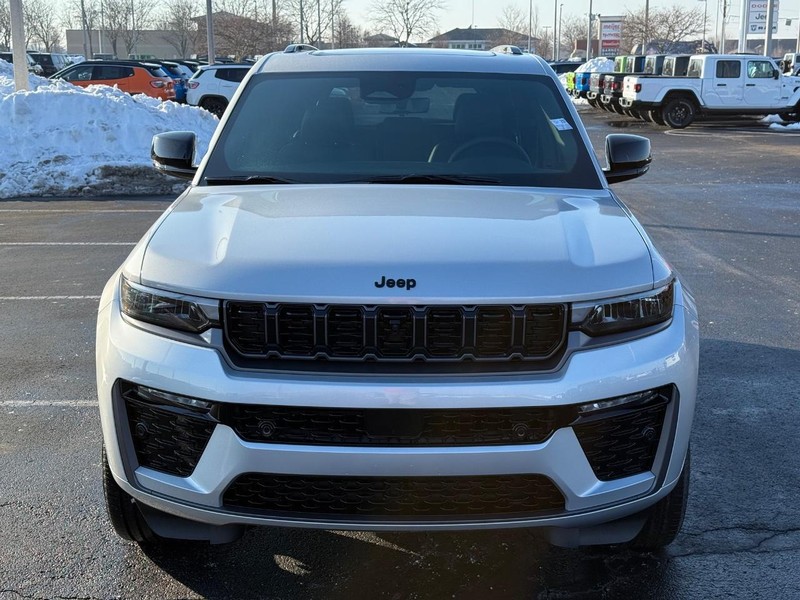 Jeep Grand Cherokee Vehicle Full-screen Gallery Image 10