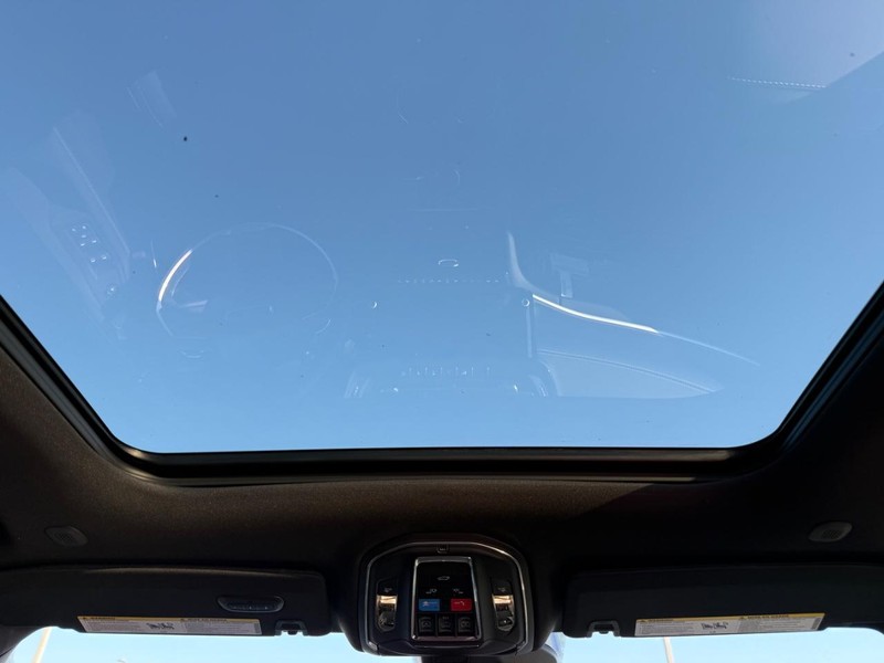 Jeep Grand Cherokee Vehicle Full-screen Gallery Image 13