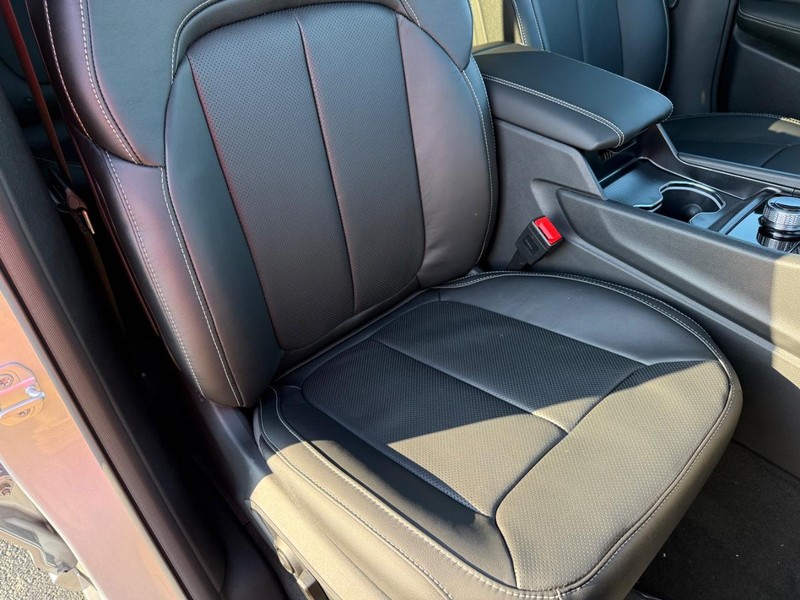 Jeep Grand Cherokee Vehicle Full-screen Gallery Image 17