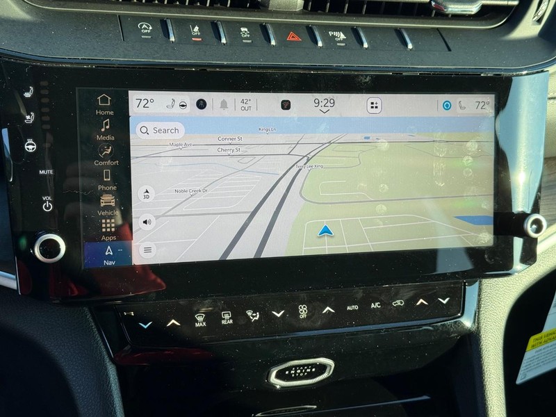 Jeep Grand Cherokee Vehicle Full-screen Gallery Image 24