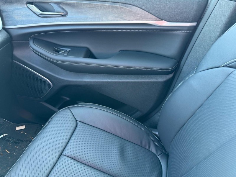 Jeep Grand Cherokee Vehicle Full-screen Gallery Image 27