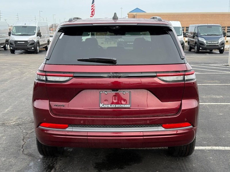 Jeep Grand Cherokee Vehicle Full-screen Gallery Image 4