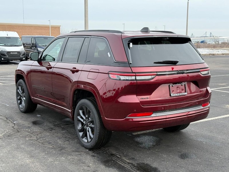 Jeep Grand Cherokee Vehicle Full-screen Gallery Image 5