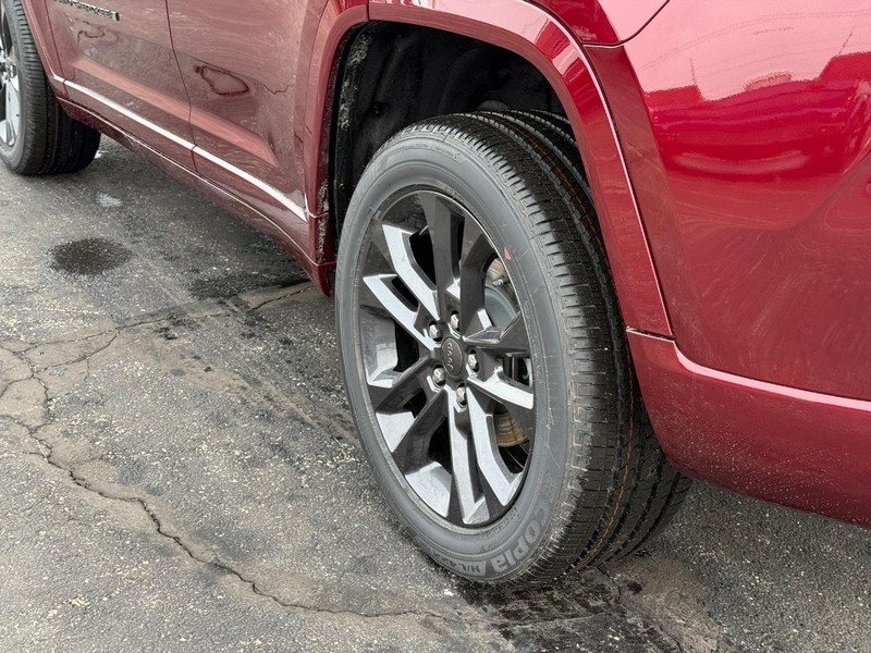 Jeep Grand Cherokee Vehicle Full-screen Gallery Image 6