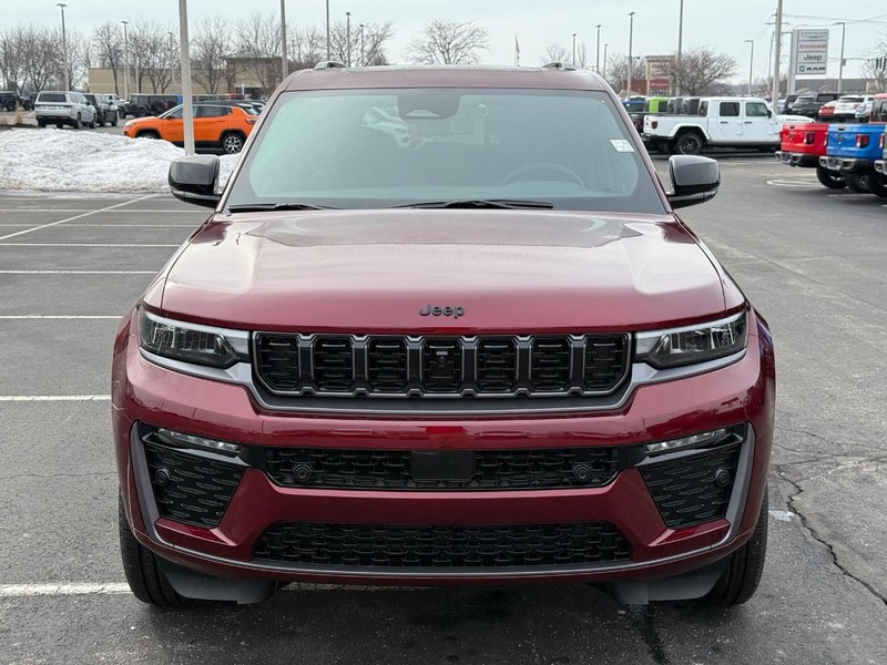 Jeep Grand Cherokee Vehicle Full-screen Gallery Image 11