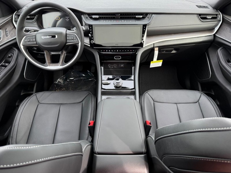 Jeep Grand Cherokee Vehicle Full-screen Gallery Image 15