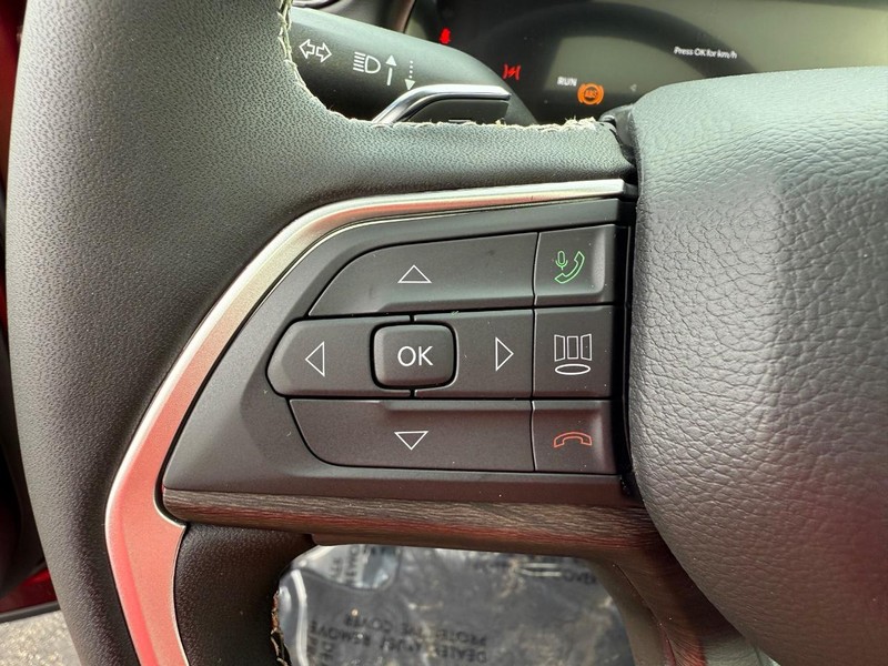 Jeep Grand Cherokee Vehicle Full-screen Gallery Image 22