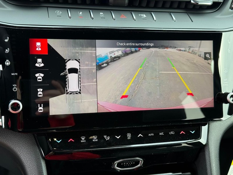 Jeep Grand Cherokee Vehicle Full-screen Gallery Image 26