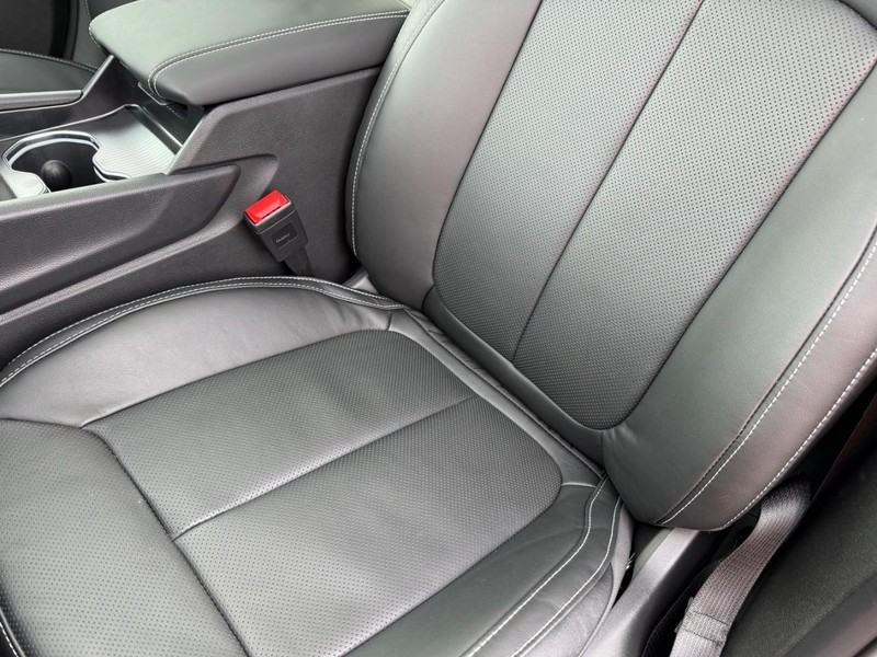 Jeep Grand Cherokee Vehicle Full-screen Gallery Image 31