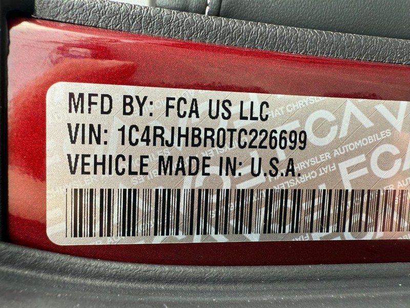 Jeep Grand Cherokee Vehicle Full-screen Gallery Image 33