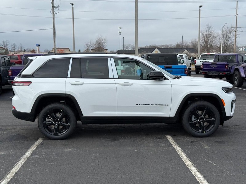 Jeep Grand Cherokee Vehicle Full-screen Gallery Image 2
